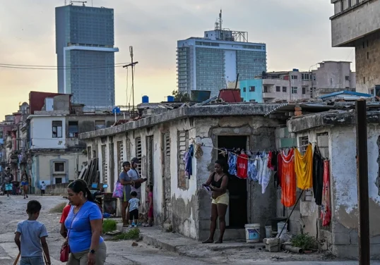 El lujo de los hoteles contrasta con los barrios pobres de La Habana